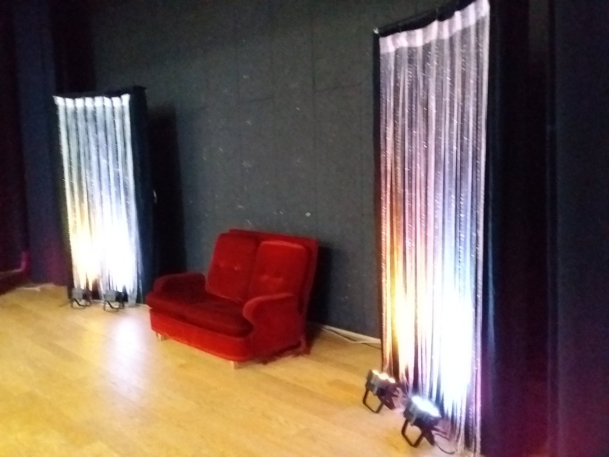 AmazoneCompagny's tweet photo. Aujourd'hui, c était un show cabaret à la Brede ...

Bonne soirée...

#cieamazone #compagnieamazone #cabaret #spectacle #showgirl #showtime #artist #artistes #dancing #dancer #feerique #spirit #smile #backstage #scene #loge #costumes https://t.co/5t71bx3cMI