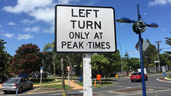 'Confusing', 'ambiguous' road signs add to traffic woes in Auckland village: stuff.co.nz/auckland/10910…