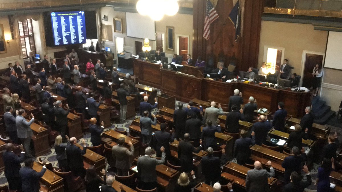 Phil_Hamby's tweet image. Even if just for a few days - it&apos;s nice to see the Members back in the Chambers, lobbyists and legislative liaisons back in the lobby, etc.
#SCStateHouse #SCGeneralAssembly @SCGOP @scdp #politics