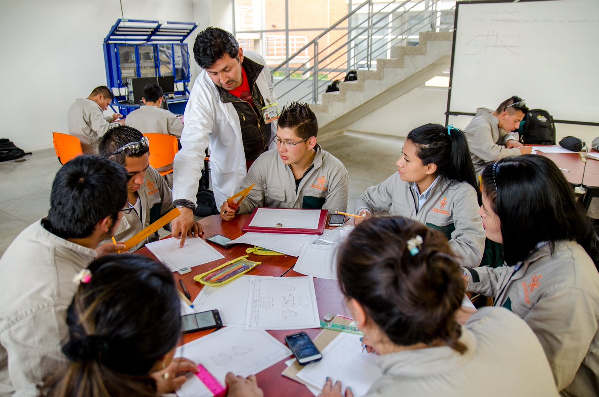 edumenaro's tweet photo. Se buscan 20.000 instructores en todo el país ¿Qué hacer? Registra tu hoja de vida en la #AgenciaPúblicadeEmpleo. 
Entre el 7 y el 11 de diciembre se publicará la convocatoria #EnseñaEnElSENA. @SENAComunica @EstradaCarlosM @NegroSaavedraZ https://t.co/6UiTCdNq5s
