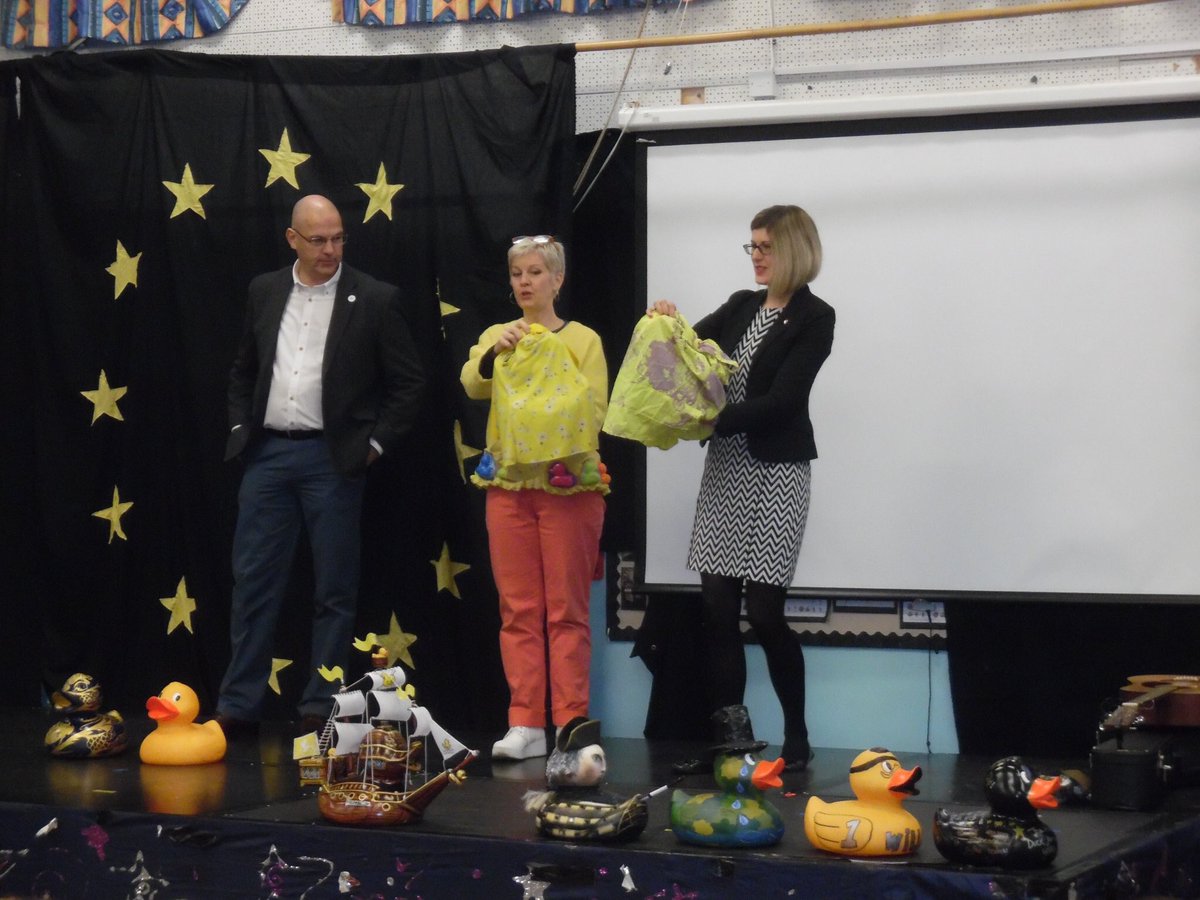 TheDuckorator's tweet photo. @hammamelis @K3FUS @twiglet81 So... @IFANorfolk asked me to #duckorate #2LittleDucks they bought @ the @norwichduckrace auction. Today they were revealed and handed to @BrundallPrimary for their #duckyproject next year.  Lovely #ducksong singing at the assembly too. #LuckyDuckorator #TheTinDuck &amp; #DaffyDuck https://t.co/yTnAXoWuGk
