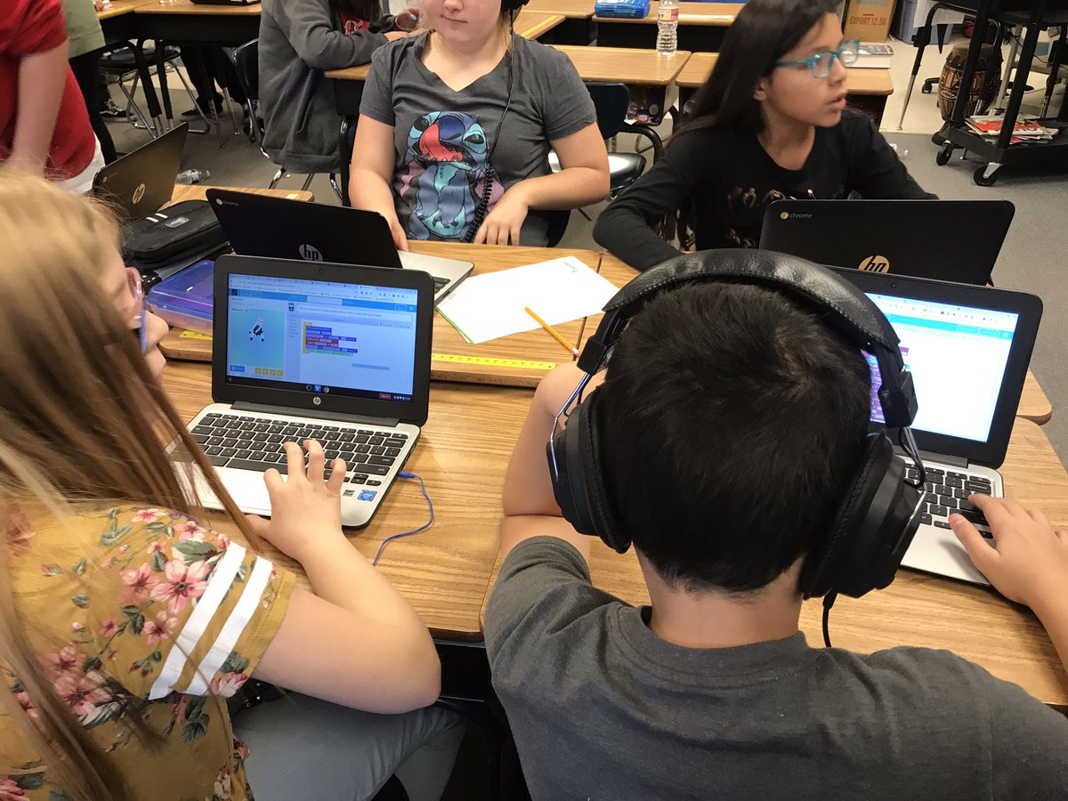 mm_cossa's tweet image. Two thumbs up from these Ss for #HourOfCode #addictedtocoding #blendedlearning @WestValleyElem @GraniteSchools @EdTechGSD