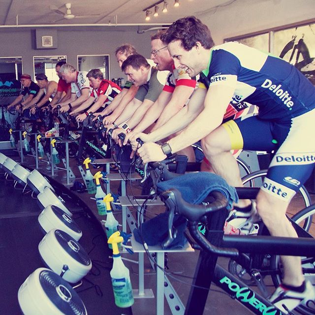 Time to train for the peak of the holiday season. — 
Entraînez-vous pour le point culminant de la saison: la période des fêtes ! 
#p2montreal #performezavotrepleinpotentiel #powerwatts #indoorcycling #indoorcyclingstudio #performtoyourpotential #cycletra… ift.tt/2AStEjl