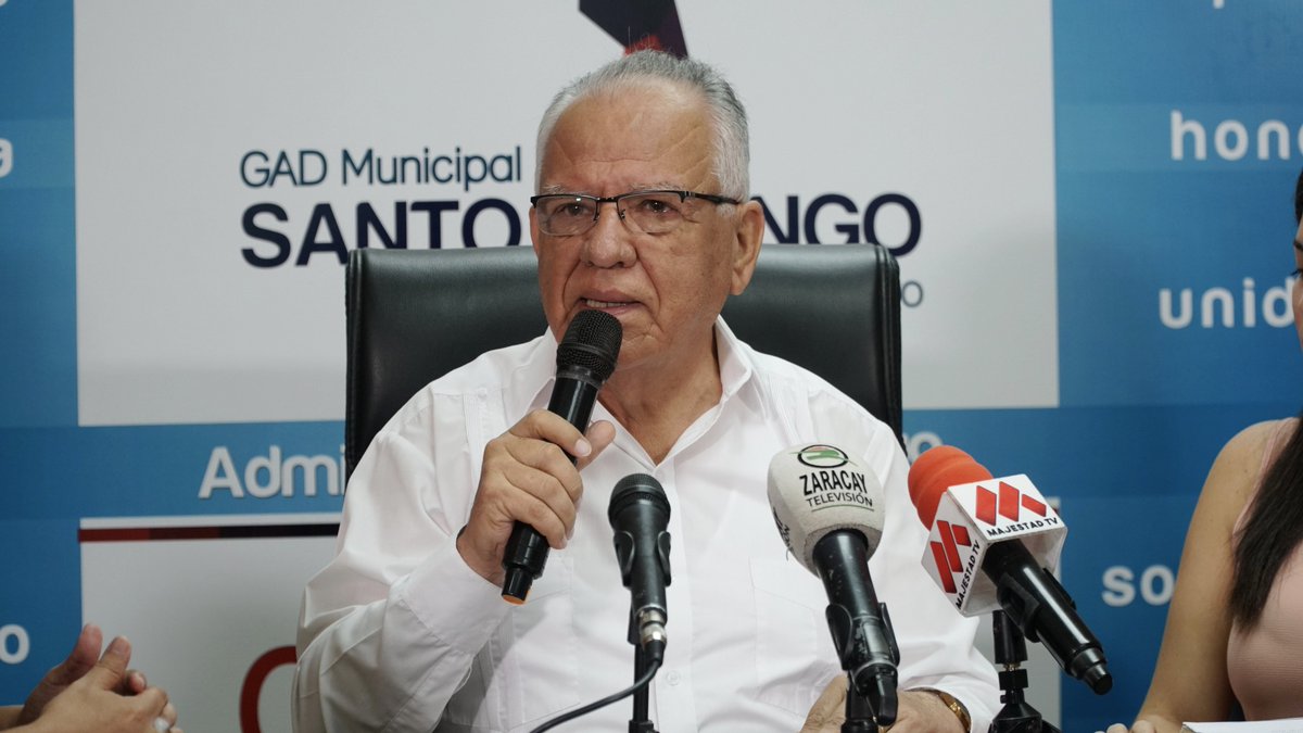 VictorMQuirola's tweet photo. Hoy en rueda de prensa anunciamos un nuevo paquete de 24 obras que está  en ejecución por parte del Municipio de Santo Domingo en el área rural  del cantón, mediante el sistema de cogestión. 
 Leer >> https://t.co/NSuZsshEsx https://t.co/LpseSdjver