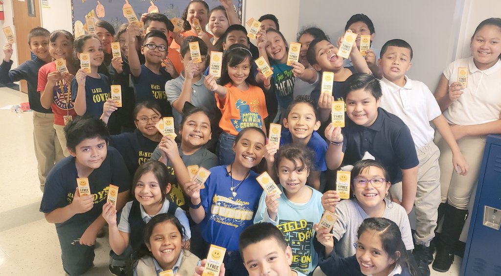 nloera12's tweet photo. Making real world connections in our classroom! Thank you so much for your generosity and kindness! My students are so grateful and happy! @Potbelly #potbellycookies #potbellysandwiches #delicious #makinglearningfun https://t.co/qKfzw7qBuj