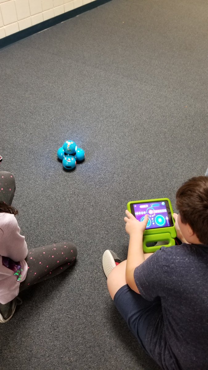 msedna5_0's tweet photo. Hour of Code 12/14/18 #KleinCodes @EhrhardtKISD @Ehrhardtlibrary https://t.co/lkjn1sFgt5