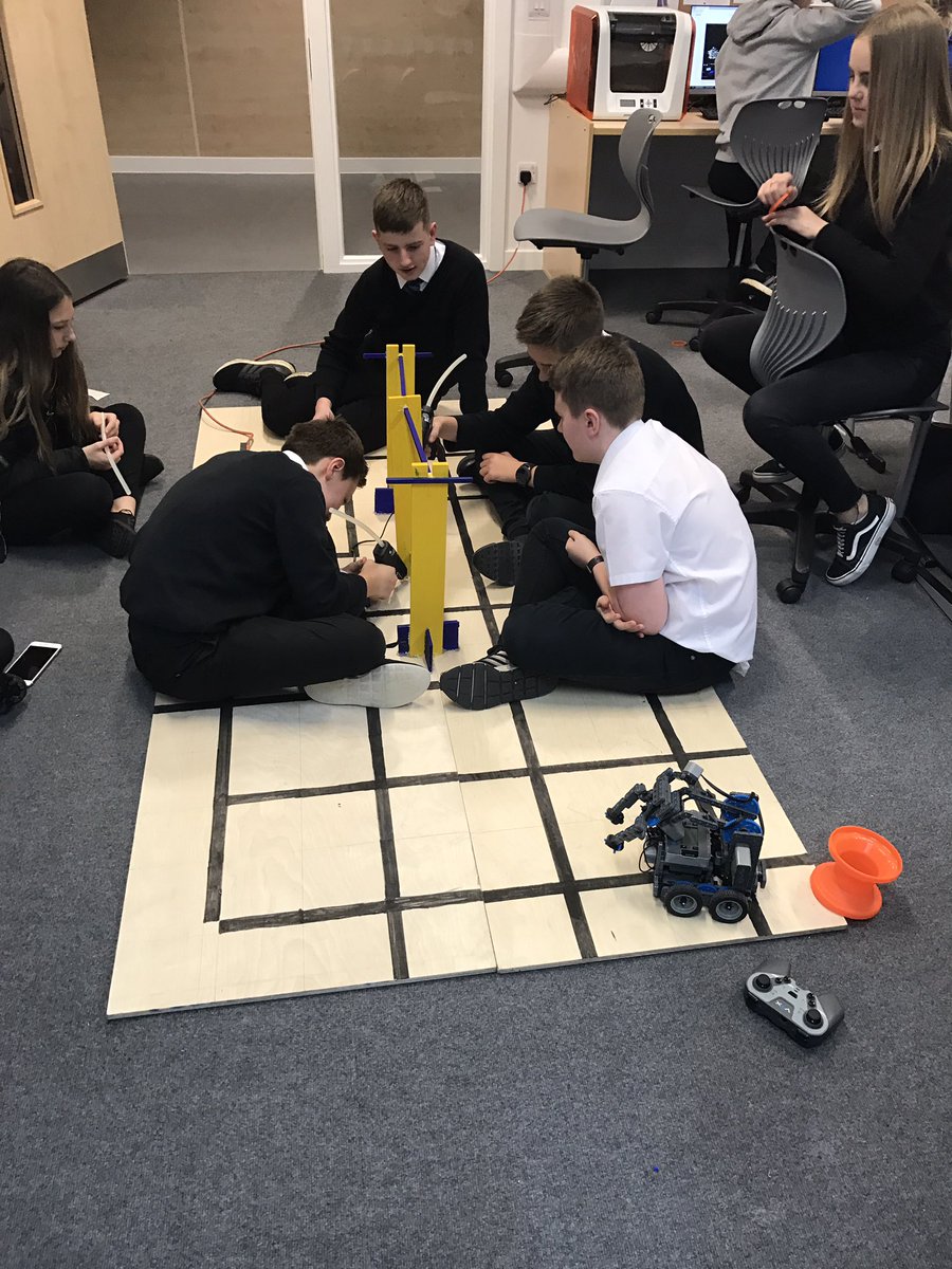 NewbattleCDT's tweet image. Time to lay the gauntlet down in the Vex regionals @newbattlehigh #robotbuilders #vexrobot #stem #winningteam