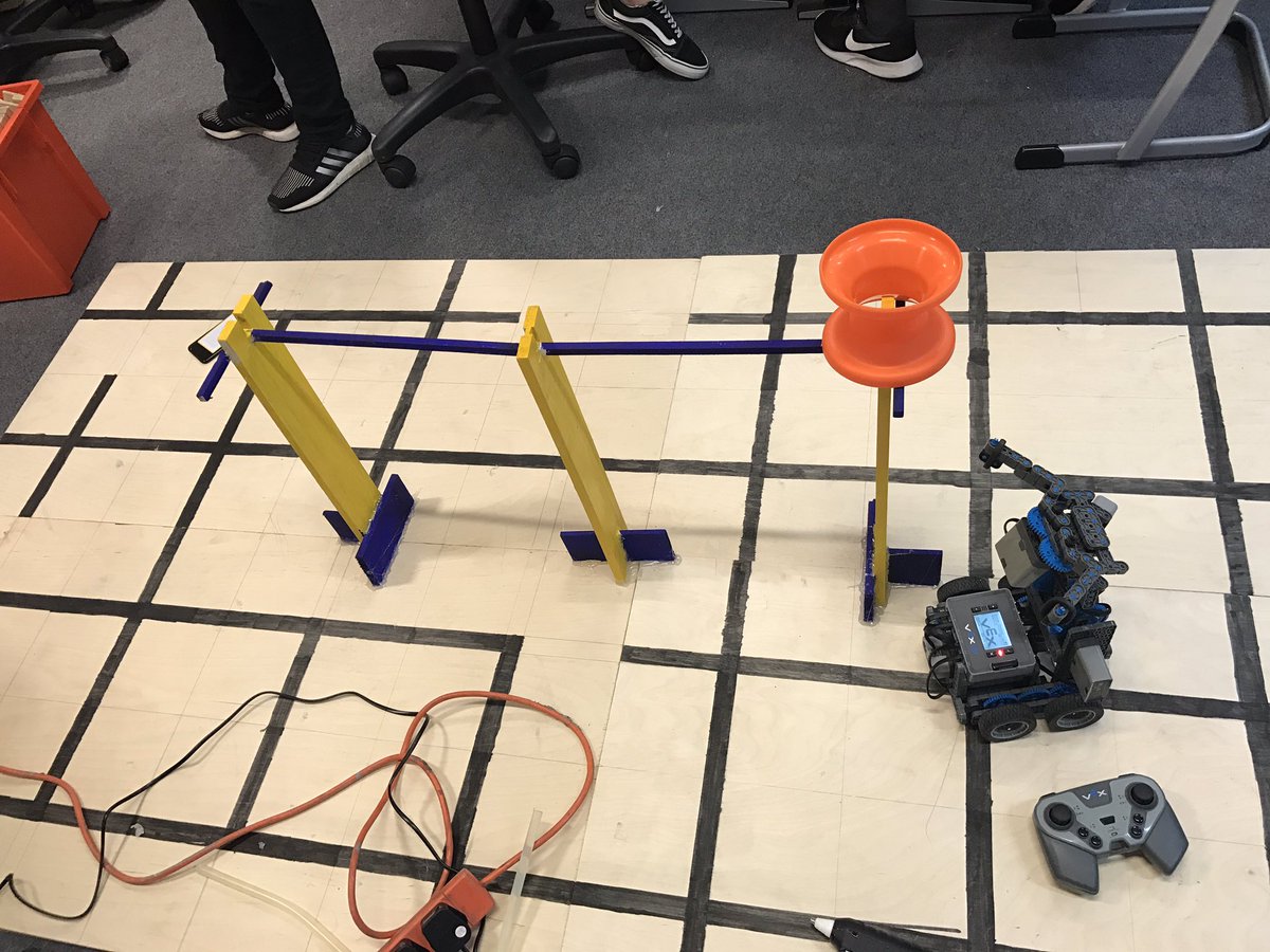 NewbattleCDT's tweet image. Time to lay the gauntlet down in the Vex regionals @newbattlehigh #robotbuilders #vexrobot #stem #winningteam