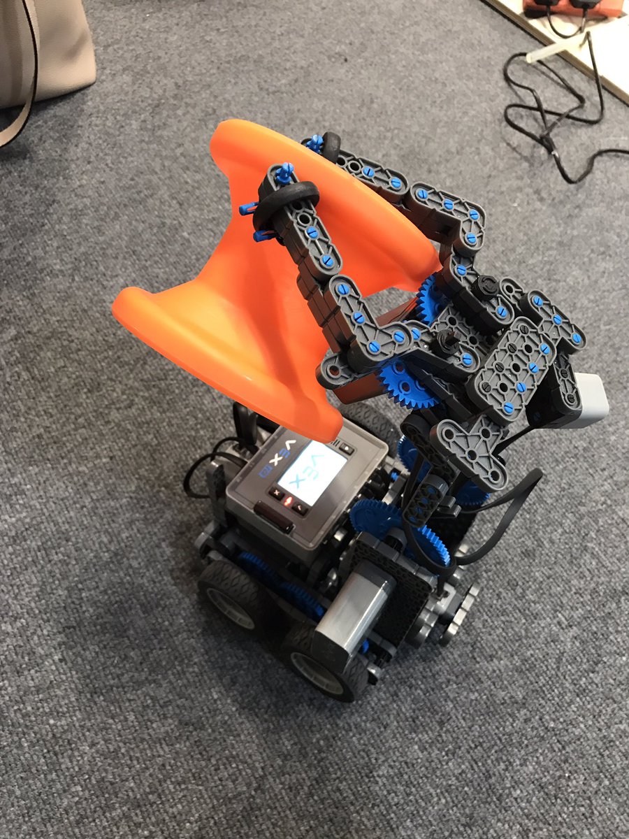 NewbattleCDT's tweet image. Time to lay the gauntlet down in the Vex regionals @newbattlehigh #robotbuilders #vexrobot #stem #winningteam