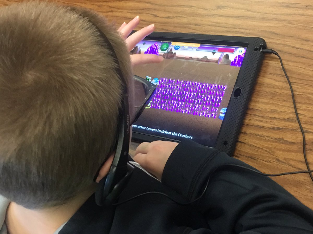 BHShiflett's tweet photo. Love my firsties #hourofcode #tsctechdept #deepinthought #TSCschools #bce https://t.co/yBLYqZobGV