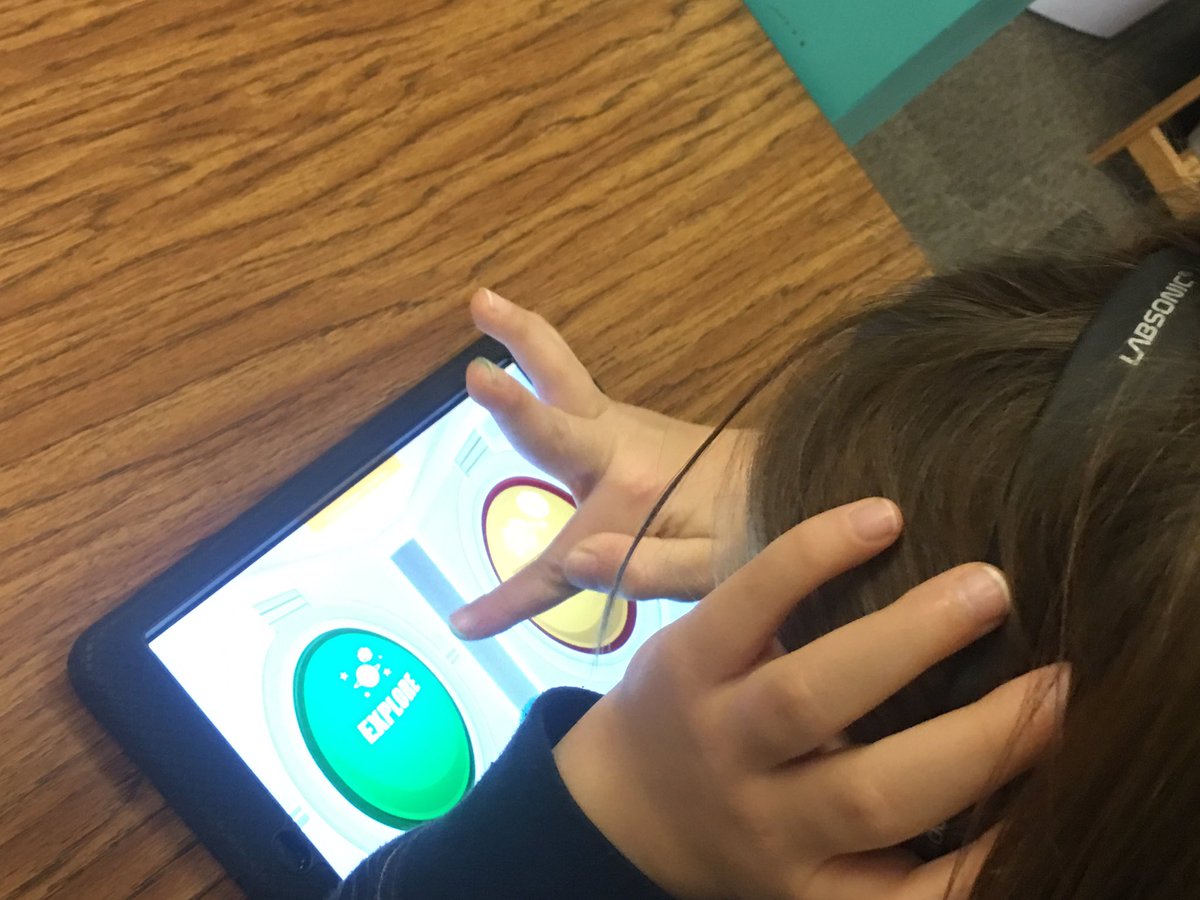 BHShiflett's tweet photo. Love my firsties #hourofcode #tsctechdept #deepinthought #TSCschools #bce https://t.co/yBLYqZobGV