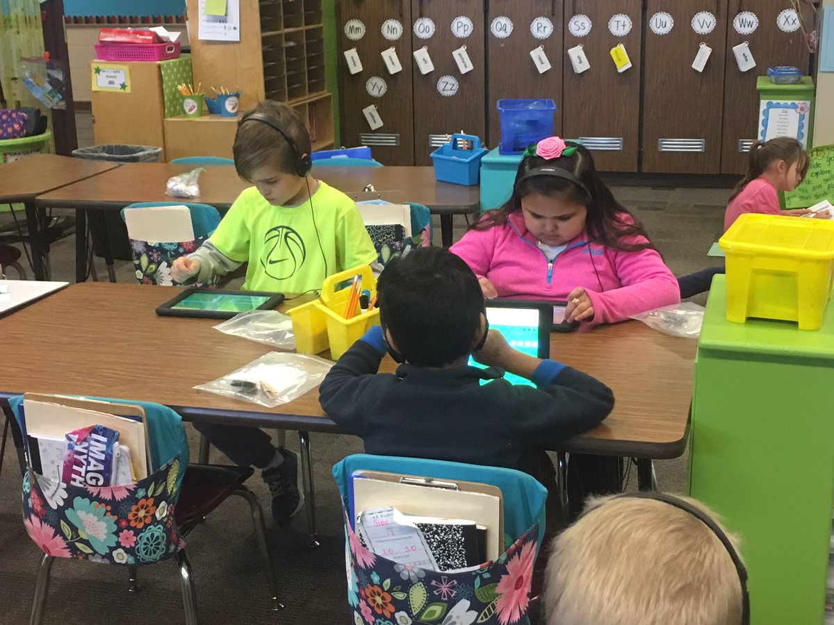 BHShiflett's tweet photo. Love my firsties #hourofcode #tsctechdept #deepinthought #TSCschools #bce https://t.co/yBLYqZobGV