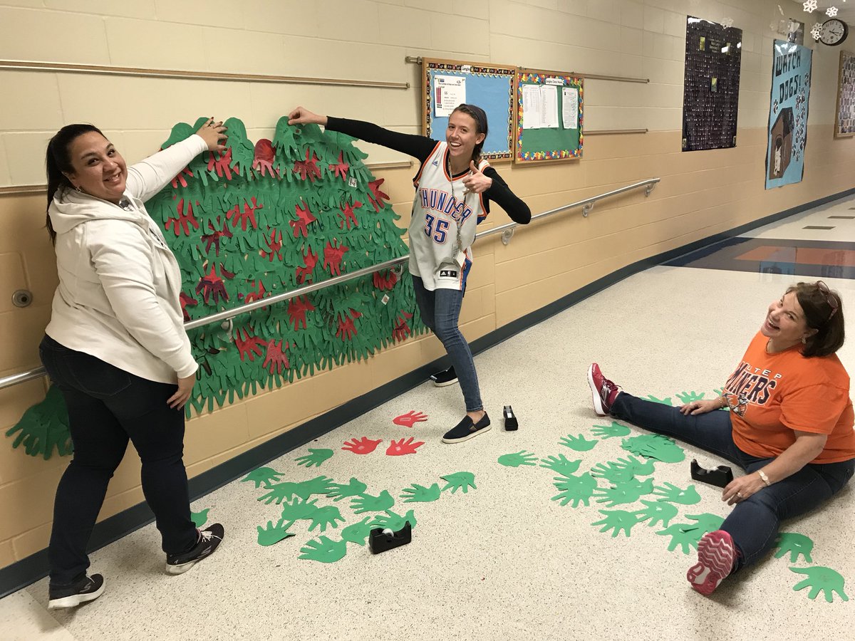 CarrRam2000's tweet photo. Celebrating Inclusive Schools Week: Many Hands, One Community🤗🎄 #LangleyTwitter https://t.co/YSNf616fCK