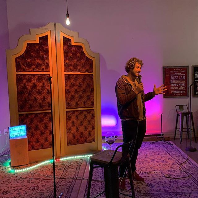 bigfirefestival's tweet photo. 🎤Comic Genius @localoneway 🎤
Catch #BottleneckComedy in Westlake Village on Dec 18th. Yeah...it’s a Taco Tuesday and we have @yolocupz providing the eats!
Doors, Wine, and Tacos begin at 7pm
Comedy at 8pm
Thank you to @nabuwines for providing excelle… https://t.co/IFllUd2mwH https://t.co/yeWOzZhqty