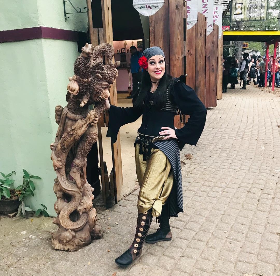 ZGARBclothing's tweet photo. @AshleeHaws showing off our silk gold #wrappants and long sleeve #peasantblouse. Don't they look great with her corset, bodice, and boots?! 😍 Shop here: https://t.co/LEwSn0zVtg
#zootzu #pirate #renaissancefestival #trf #wrappants #yogapants https://t.co/rOOYdq1rVh