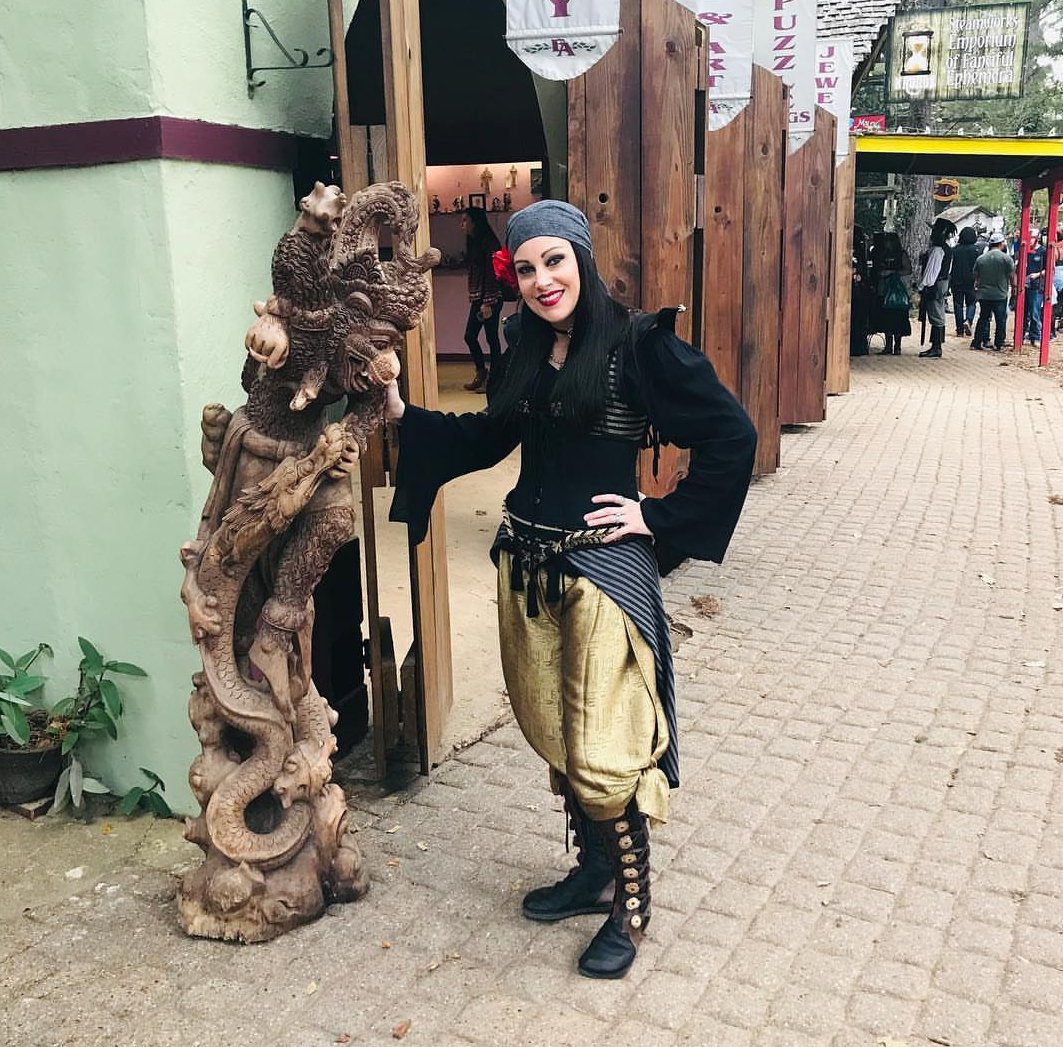 ZGARBclothing's tweet photo. @AshleeHaws showing off our silk gold #wrappants and long sleeve #peasantblouse. Don't they look great with her corset, bodice, and boots?! 😍 Shop here: https://t.co/LEwSn0zVtg
#zootzu #pirate #renaissancefestival #trf #wrappants #yogapants https://t.co/rOOYdq1rVh