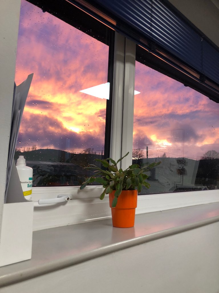 MyMiniMap's tweet image. Happy #MalvernHillsHour everyone! It's a miserable old day today (although the sunset was lovely), so I hope you weren't caught out in the rain. But if you were...I hope you had a waterproof pocket size OS map to guide you home...😉