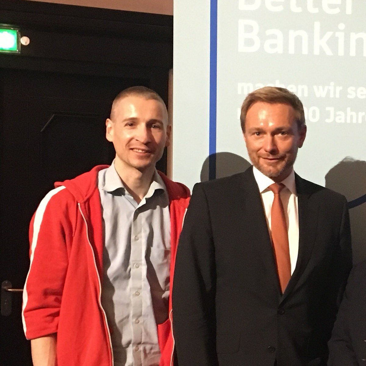 Wenn Christian Lindner in #Hamburg ist, sagt unser Vorsitzender Robert Bläsing natürlich auch Hallo :D