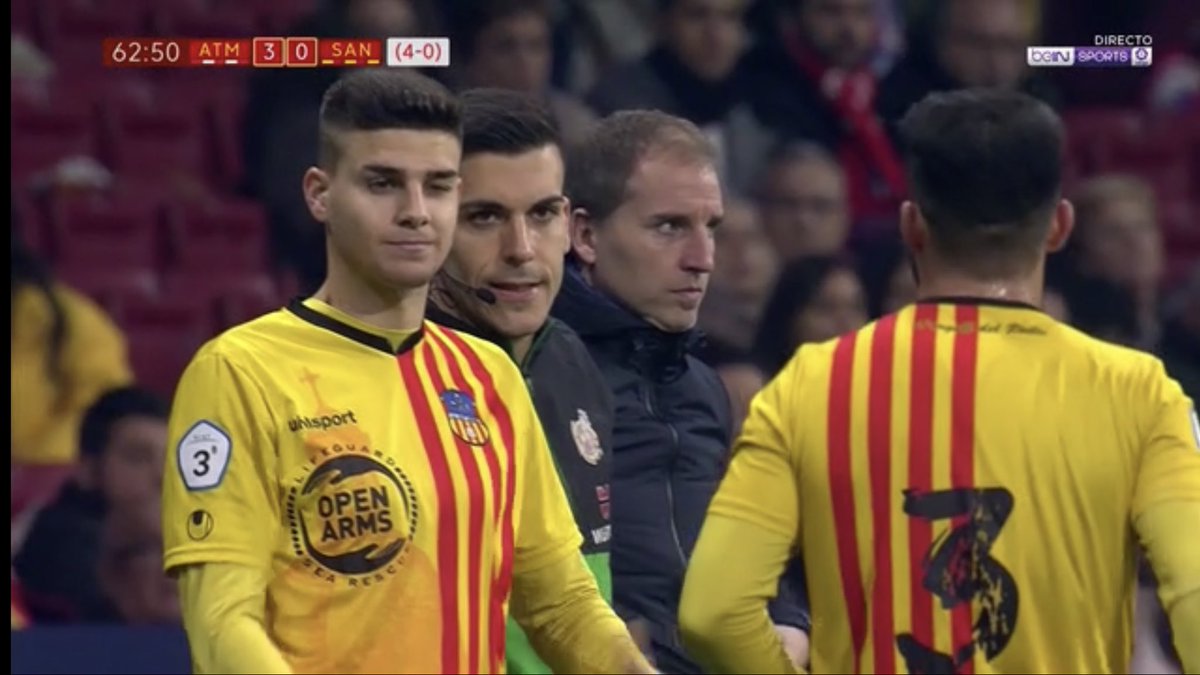 El <a href="/Atleti/">Atlético de Madrid</a>  con 450 millones de € de presupuesto anual, <a href="/uesantandreu/">Unió Esportiva Sant Andreu</a> 700.000€ anuales. Con el sueldo más barato del Atlético de Madrid se financia Open Arms durante un año. La generosidad del UE Sant Andreu luciendo nuestro logo en su partido más importante no tiene precio.