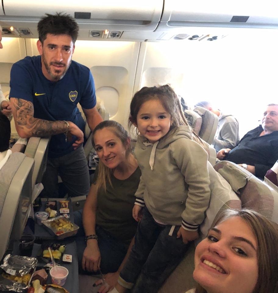 HinchasRealesFb's tweet photo. #PabloPerez Con La Familia De Apoyo Al Rumbo A Madrid Que Ya Pisaron España https://t.co/OTIpZ9CIB4