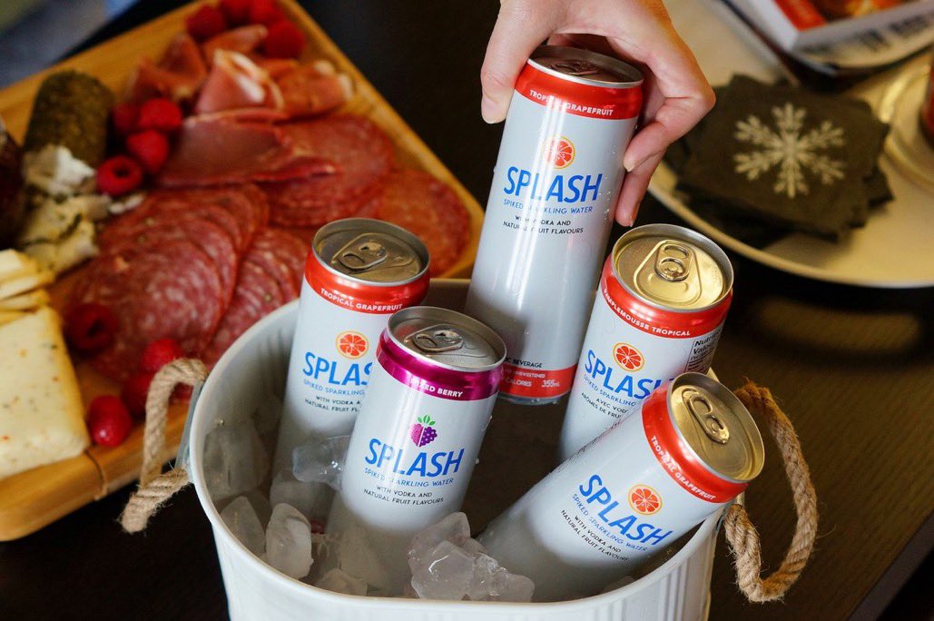 splashvodkasoda's tweet image. Holiday times are upon us! Splash Spiked makes for a delicious and refreshing way to add the #splashlife to your festive parties and gatherings. Why not celebrate with some Splash Tropical Grapefruit or Mixed Berry this season? #makeasplash