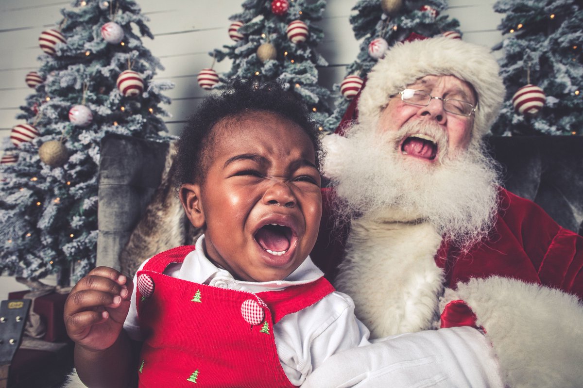 brookehight's tweet image. Not sure who was more upset: Beau or Santa. @jeffroffmanphotography #ellenratemysantaphoto