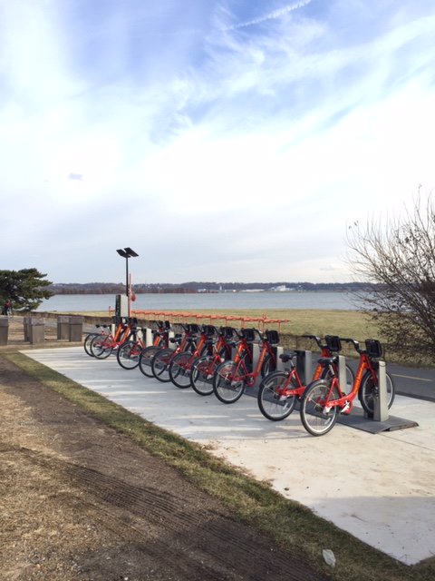 BikeArlington's tweet photo. ✈️ ✈️ ✈️ It's official!  ✈️ ✈️ ✈️
You can now take Capital Bikeshare to Gravelly Point.

We're very excited to have another option to visit the George Washington Memorial Parkway.

CC: @NPSGWMP https://t.co/uoRr2dxS1Z