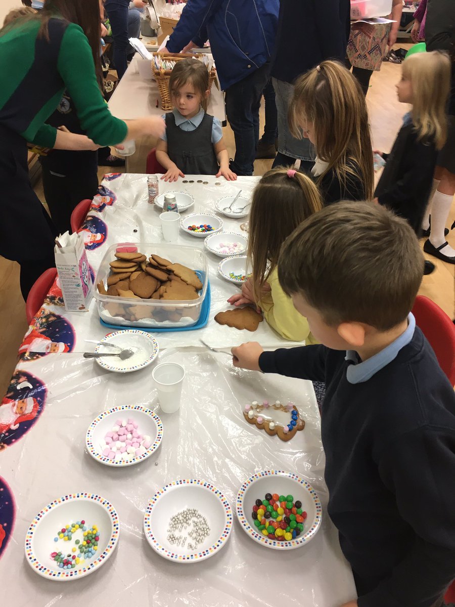 RamptonHead's tweet photo. What an incredible Christmas fair this afternoon! Thank you to each and every person who helped, supported and attended the event. Your combined efforts led to over £800 being raised for our children 🤩 #RamptonRocks https://t.co/3T0G5RtXrk