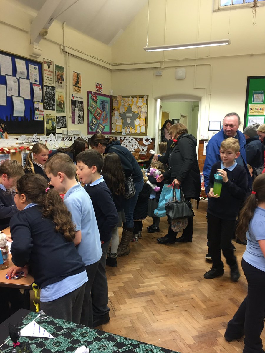 RamptonHead's tweet photo. What an incredible Christmas fair this afternoon! Thank you to each and every person who helped, supported and attended the event. Your combined efforts led to over £800 being raised for our children 🤩 #RamptonRocks https://t.co/3T0G5RtXrk
