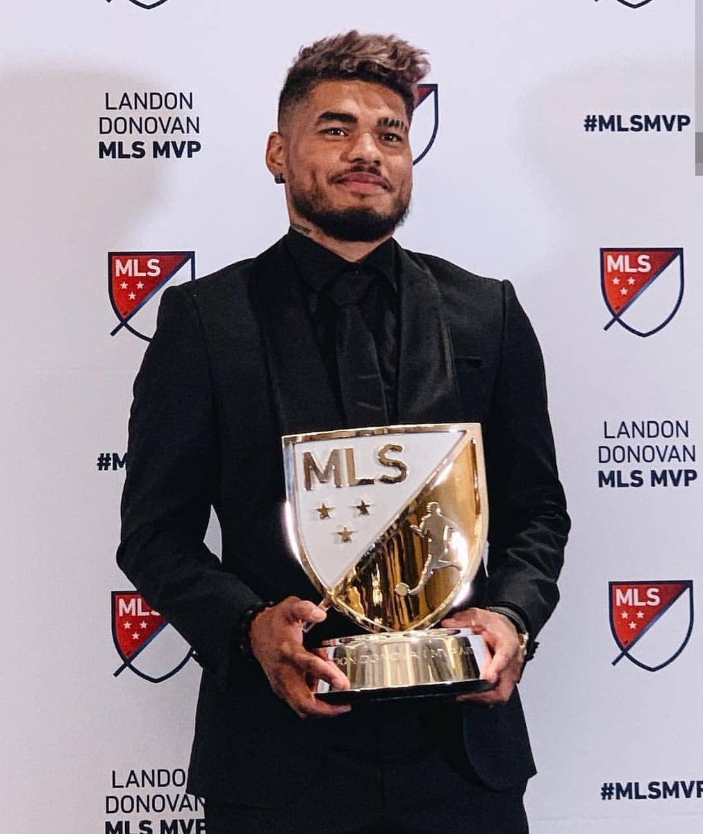 tvmaxdeportes's tweet photo. ¡EL MVP DE LA MLS! El delantero del Atlanta United, Josef Martínez, fue nombrado como el jugador más valioso de la MLS 2018. El venezolano estableció un nuevo récord de la MLS donde anotó 31 goles en la temperada regular. #FullMLS ⚽💪🏾 https://t.co/fvSCu4MIt9
