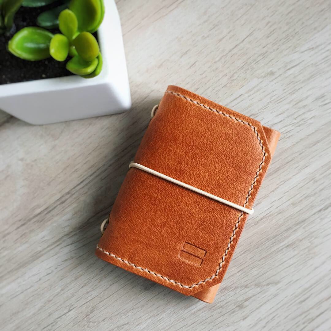 FlatLeather's tweet photo. A Flat Wallet, then some. The Flat Wallet III is perfect for the #minimalist who likes to carry that little bit more. https://t.co/xjHZ5yK2rW