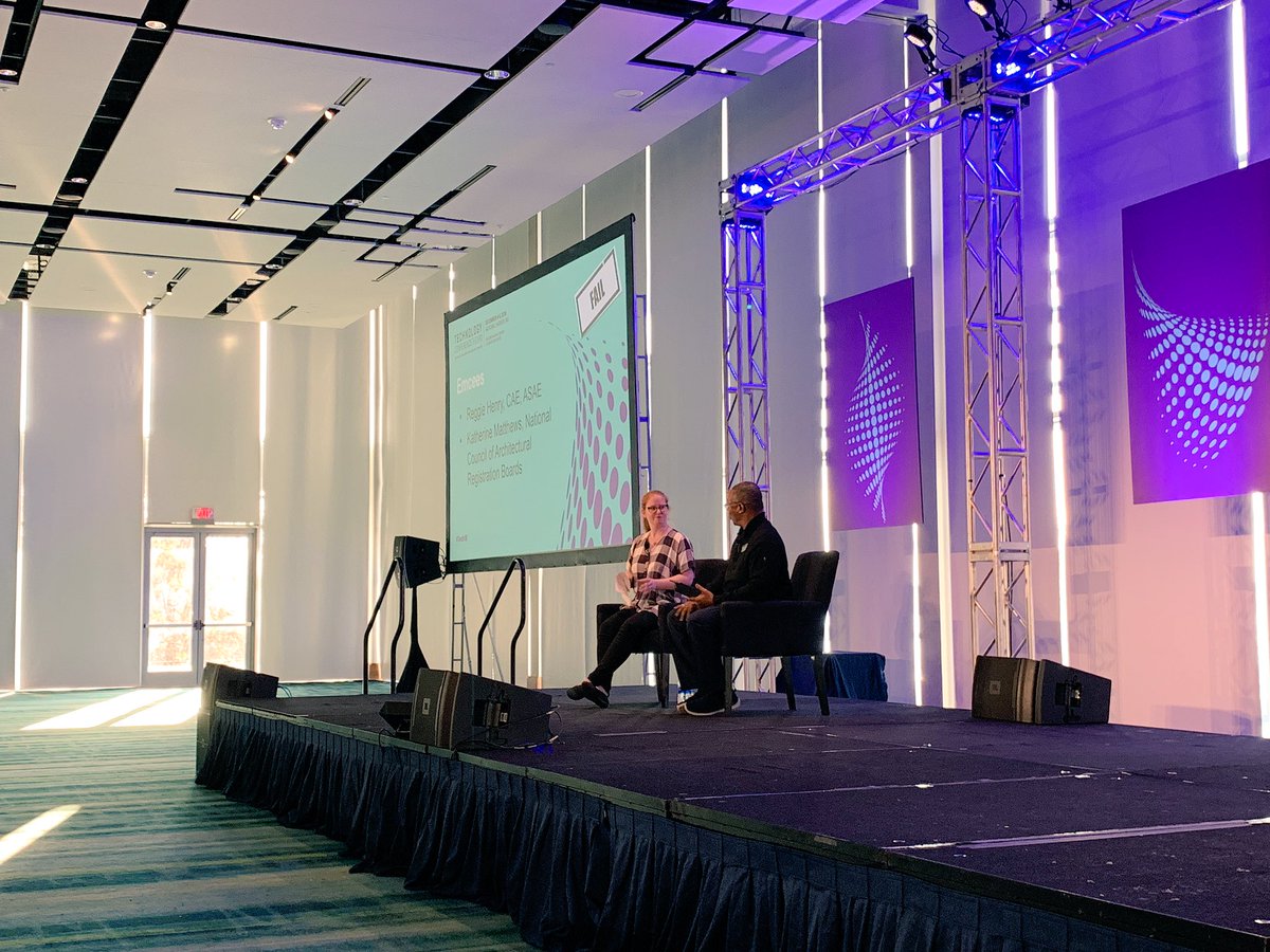 TimHops's tweet image. And so it begins... #Tech18FailFest #Tech18