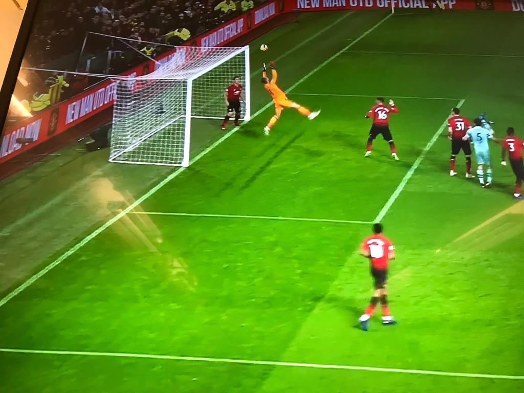 TheSportsman's tweet image. 🤦‍♂️ David De Gea doing his best Jordan Pickford impression there...

#MUNARS