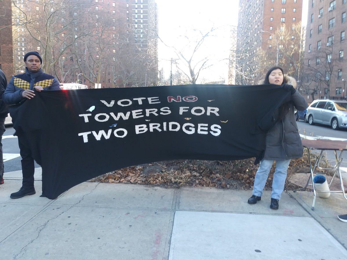 GOLESNYC's tweet image. GOLES and @caaav together as always, calling for a NO vote on the towers. Only 3 out of 13 heard us, so the battle for #TwoBridges continues.