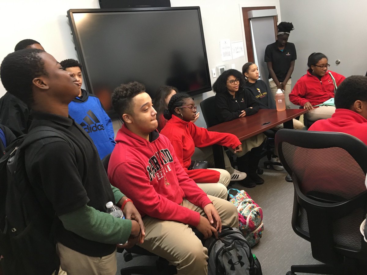 CPAProgramcoor1's tweet image. Thank you to student ambassadors Aaron, Angela, and Isaac for coming to @CPACommunity to talk to our students about the UMD #comouter science program! @UMDCompSci #liveyourinterests #challenge #phoenixRISE