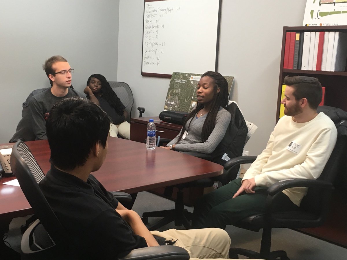 CPAProgramcoor1's tweet image. Thank you to student ambassadors Aaron, Angela, and Isaac for coming to @CPACommunity to talk to our students about the UMD #comouter science program! @UMDCompSci #liveyourinterests #challenge #phoenixRISE