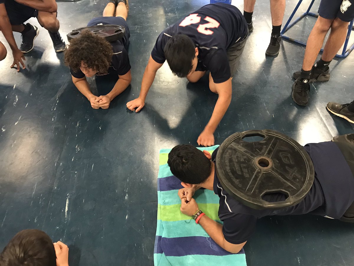 ManvelBaseball's tweet photo. Planks and some smack talking! Razor sharp focus! #RRChallenge https://t.co/E6uyxNzOXC
