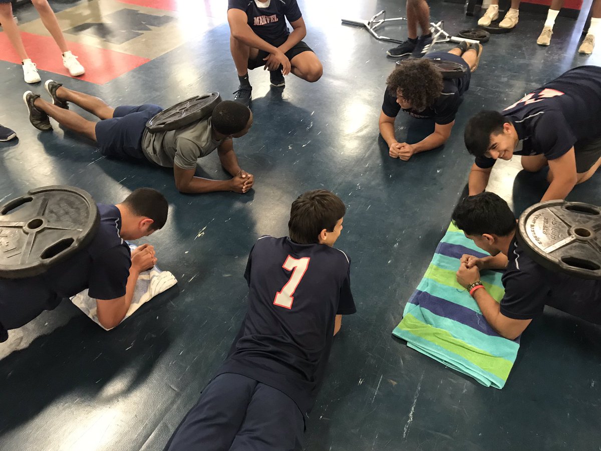 ManvelBaseball's tweet photo. Planks and some smack talking! Razor sharp focus! #RRChallenge https://t.co/E6uyxNzOXC