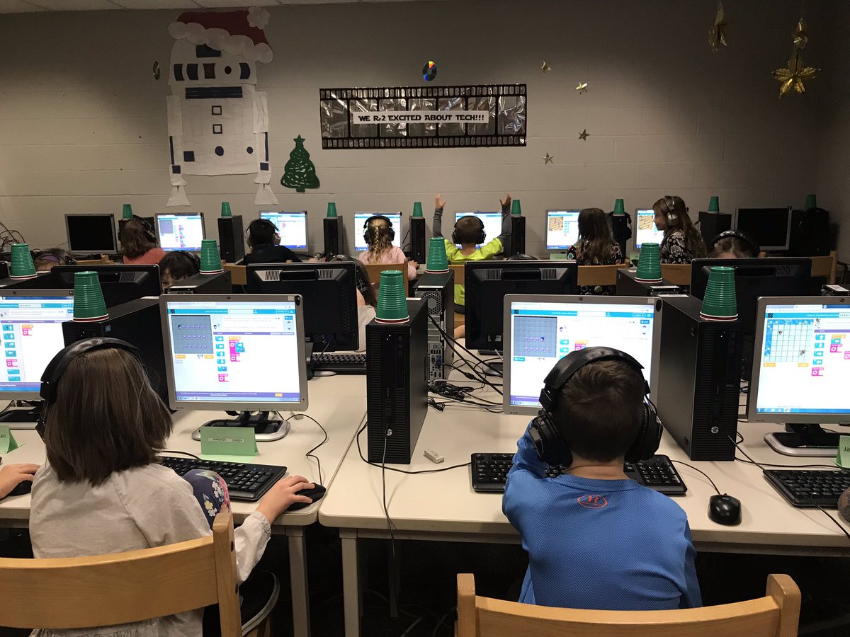 littlestech's tweet photo. 2nd graders participating in “Hour of Code.”  @KSDInTech #teamupksd @KearneyMOEdu #hourofcode2018 https://t.co/nIRfxsQvJq