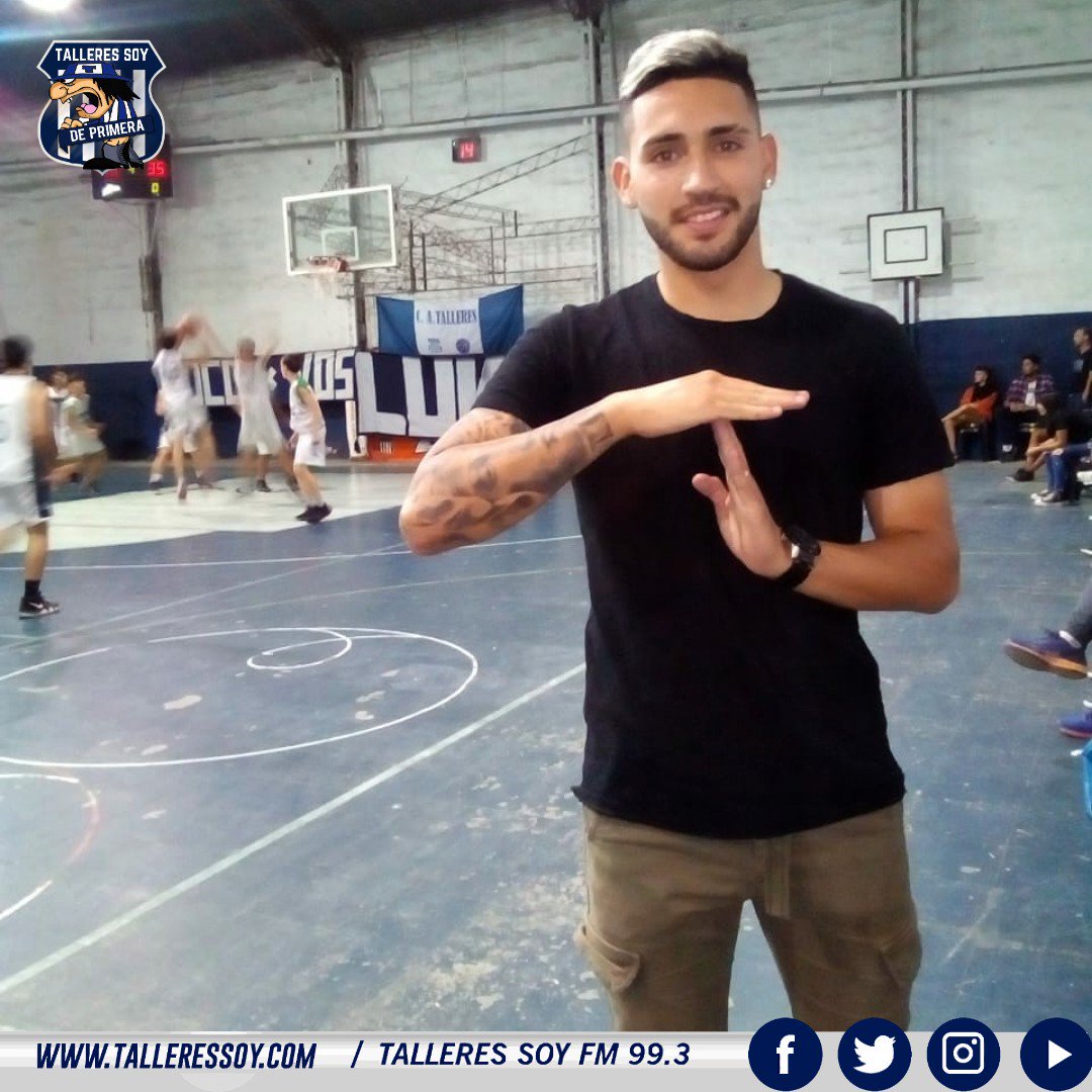 Talleres_Soy's tweet photo. #BásqueTalleres | ¡Aliento de Primera!
Anoche en el 🏟️ Pelatto, el delantero Nahuel Bustos presenció la gran victoria de la #U15 de #Talleres🏀 que lo clasificó a la definición por el #FinalFour15 de la @AsociacionCBB 👏🏼 https://t.co/0vuP4roQFl