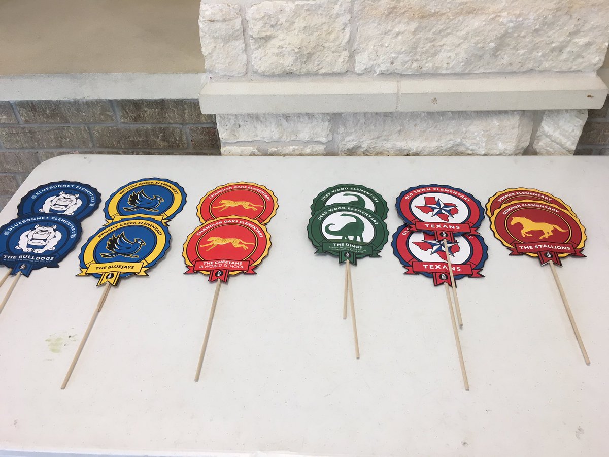 Green screen fun this morning at Adopt a Child event at RRHS!   @sfloresRRISD <a href="/RoundRockISD/">Round Rock ISD</a> #RRISD1family