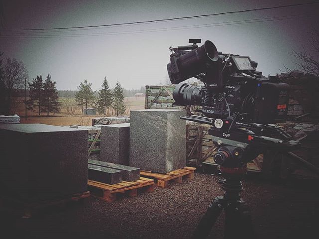 SomeMediaGroup's tweet photo. Askolan Graniittissa pikkuvisiitillä tsekkaamassa Sotaveteraanien muistomerkin- talkoohankkeen etenemistä.. 1 vaihe taas edempänä. Hyvää itsenäisyyspäivää 👍
#documentmaking #behindthecamera https://t.co/HeAUMRgd6P