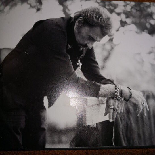 cathy_sau's tweet photo. #Quejet’aime moi aussi je t’aime Johnny ❤️❤️❤️😥😥repose en paix https://t.co/vVvTEeYWAX