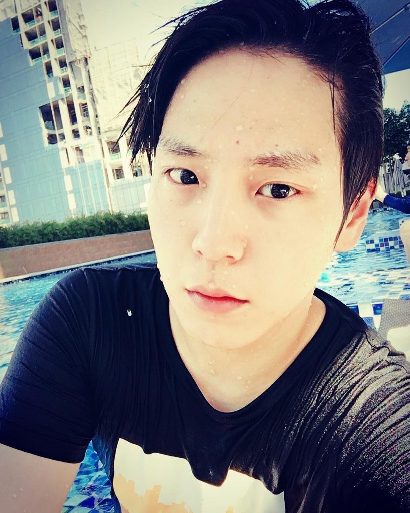 LoveRheaLyn's tweet photo. Drowning in nakedness ^^ face nakedness 😍 #MissingHimchan https://t.co/wfyDGtECOl
