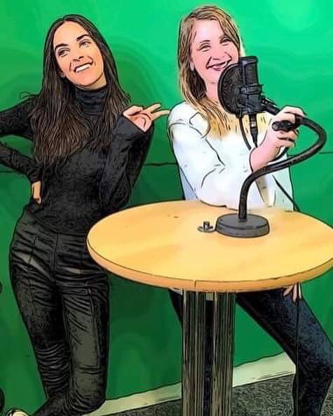 zoom_efap's tweet photo. Lina &amp; Léa vous présenteront leur chronique "Profil Culture" lundi. Un shot de bonne humeur, vous allez les adorer ! #zoom ☀️😍 https://t.co/pSh3z5CNER