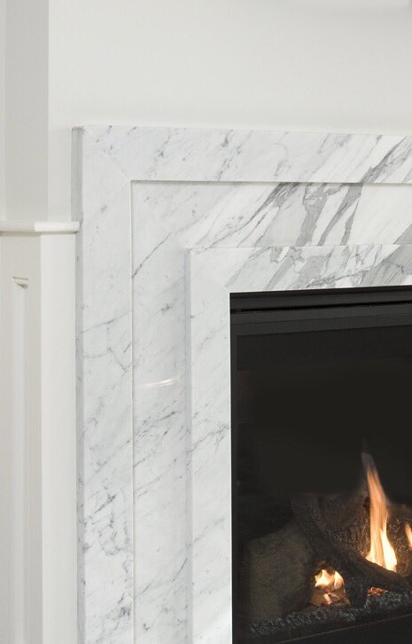 Catalyst_Dev's tweet image. In this living room, we wanted to create a clean line fireplace surround. No wood mantel, no shelf above - all focus on beautifully fabricated stone 🔥🔥🔥. #newhome #builder #contractor #fireplace #interiordesign
