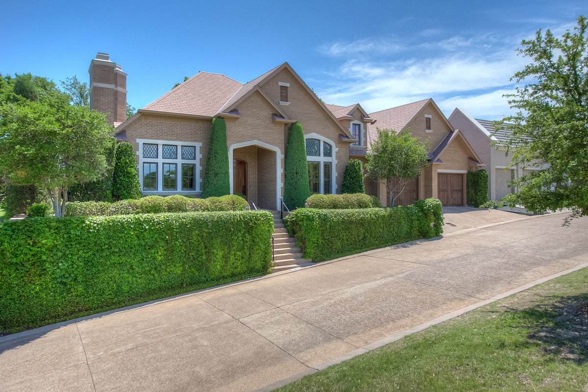WilliamsTrew's tweet photo. Rich woodwork and a large custom kitchen in a secluded private neighborhood
1831 Westover Square
$850,000 | 3 beds/3.5 baths
Listing Agent: Ann Lesok

https://t.co/vGdCLTJdqq https://t.co/aHHom32pHl