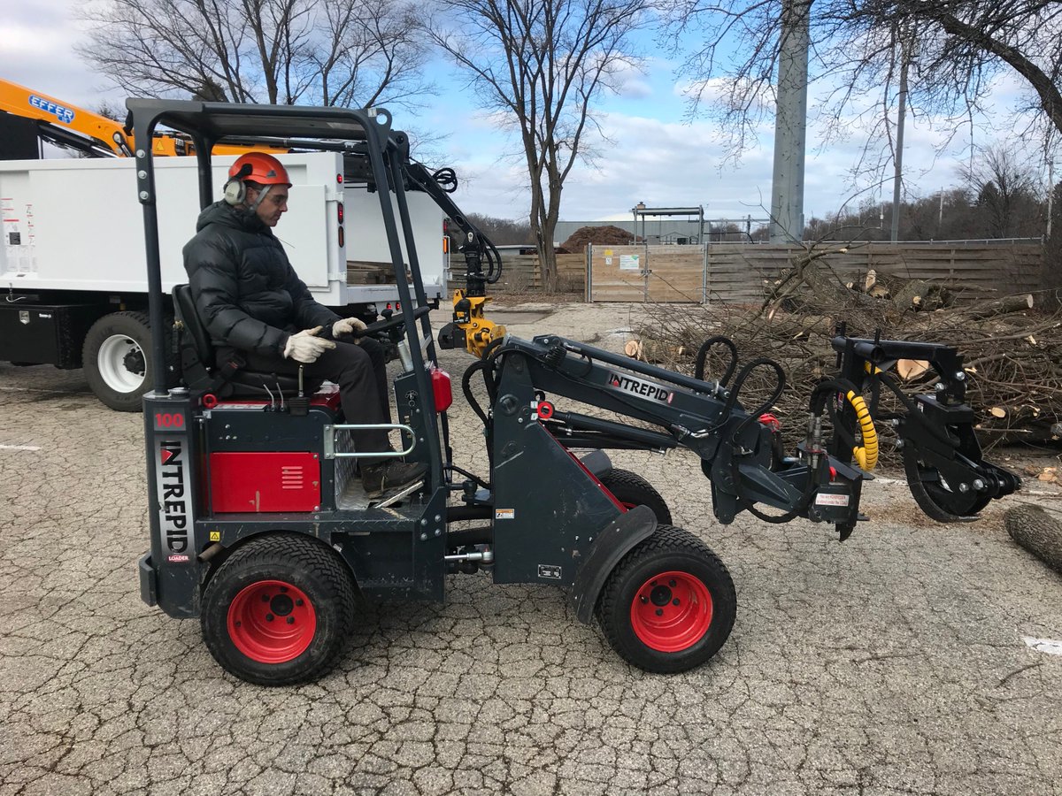 Miniloaders's tweet photo. Demo time
#wheelloaders #arblife #miniloaders #arboristlife #arboriculture #landscaping #treecare #intrepid #knikmops100 #knikmops https://t.co/dV3YBKVRak