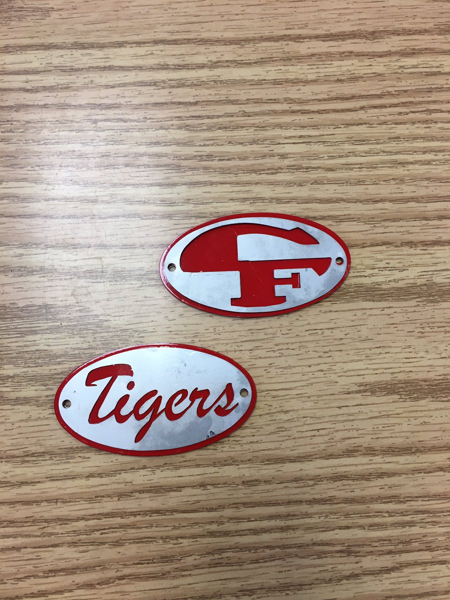 CedarHeights4th's tweet photo. Thank you, Shawn, from Samson Fabrication for sharing how STEM is used in your job. The kids loved these cool trinkets! #STEM #computerscience #hourofcode2018 https://t.co/A7b8Y82uzR