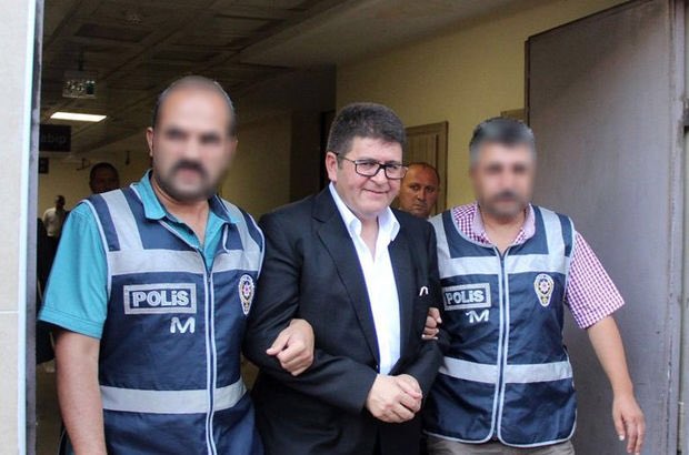 AdaletinSafti's tweet photo. “Boydak holdingin başkanı Mustafa Boydak’a
‘Efendim bütün şirketlerinize el koydular ne düşünüyorsunuz?’
diye sordular
Mustafa Boydak tam kapak cevapverdi
‘Ben de bu kadar zenginliğin hesabını nasıl veririm diyordum ama Allah hepsini elimden aldı
Şimdi hesabı başkasına kitledim’” https://t.co/Gn5GmTXYt3